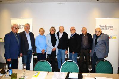 Dem Vorstand der Seniorenunion Ense gehören an (von links): Hans-Josef Langesberg (1. Vorsitzender), Hubert Kerstin (neuer Geschäftsführer),
Reinhild Plöger, Gaby Wellie, Jürgen Post, Theo Kies, Dieter Kieseheuer (Beisitzer), Rolf-Dieter Golücke (stellvertretender Vorsitzender). Auf dem Foto fehlen die Beisitzer Friedhelm Wüllner und Theo Scheferhoff.