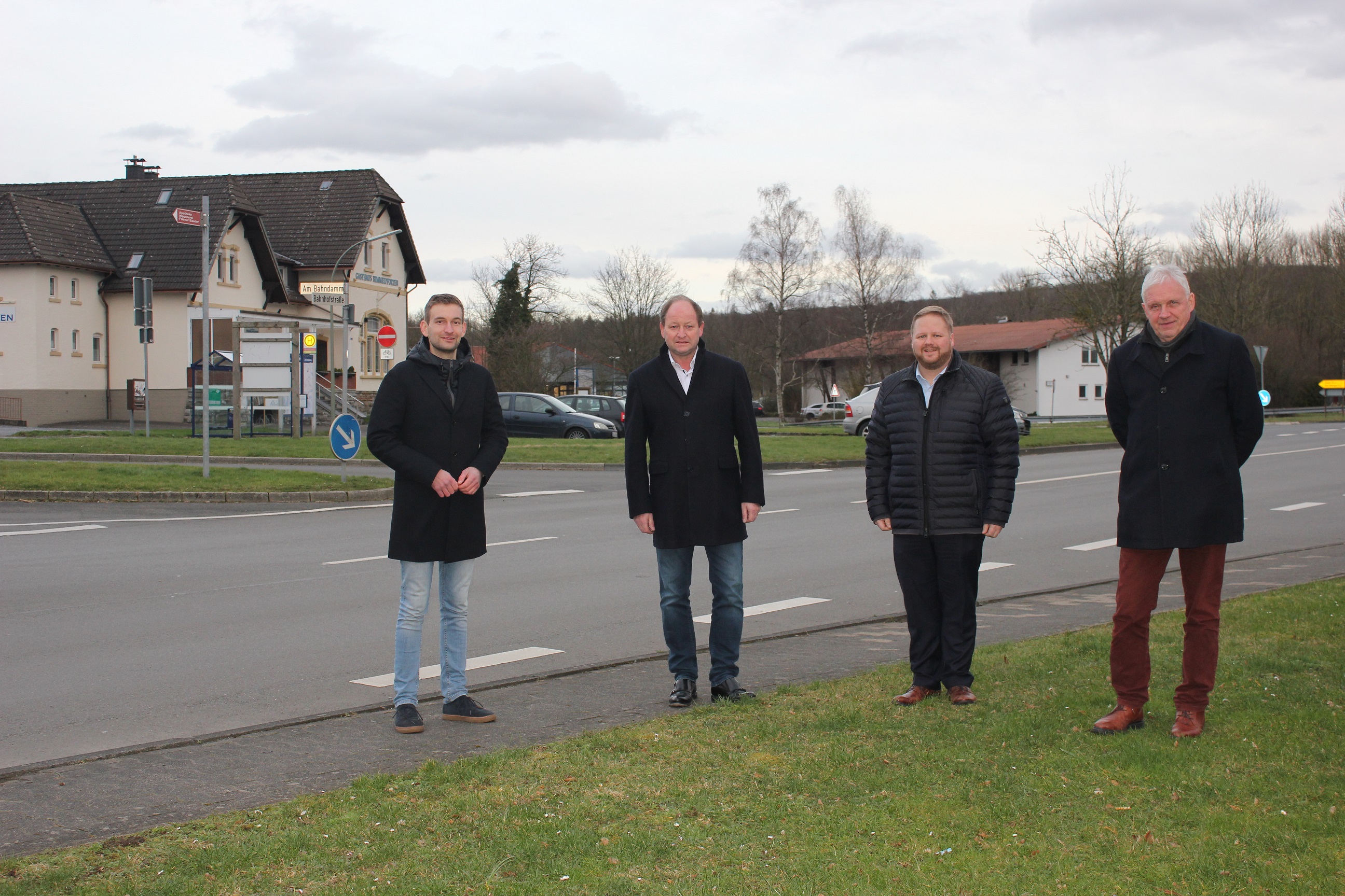 v.r.n.l.: CDU-Fraktionsvorsitzender im Kreistag Ulrich Hken, CDU-Fraktionsvorsitzender im Gemeinderat und MdL Heinrich Frieling, Brgermeister Rainer Busemann und CDU-Gemeindeverbandsvorsitzender Simon Hennecke